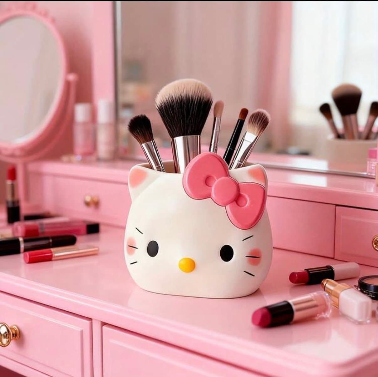 مقلمة Hello Kitty البلاستيكية