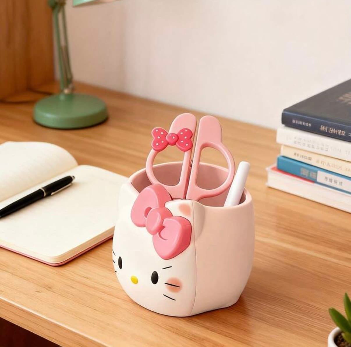مقلمة Hello Kitty البلاستيكية